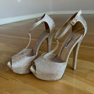 STEVE MADDEN DIAMOND HEELS SIZE 5.5